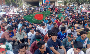 বুয়েট ও বেসরকারি প্রকৌশল শিক্ষার্থীদের ‘লংমার্চ টু ঢাকা’, শাহবাগে যান চলাচল বন্ধ