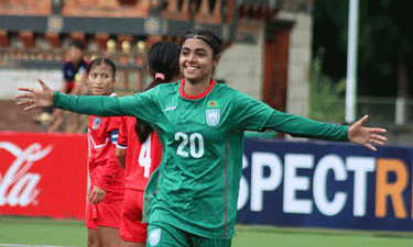 সৌরভীর হ্যাটট্রিকে নেপাল বিধ্বস্ত, চ্যাম্পিয়নশিপের দৌড়ে টিকে রইল বাংলাদেশ