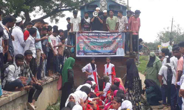 গফরগাঁওয়ে ট্রেন অবরোধ, আড়াই ঘণ্টা পর ঢাকা-ময়মনসিংহে রেল চলাচল শুরু