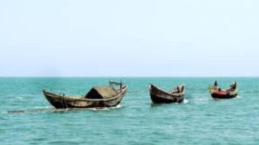 তিন ট্রলারসহ ১৮ জেলেকে ধরে নিয়ে গেছে আরাকান আর্মি