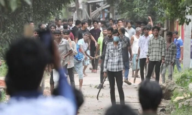চবিতে অস্ত্র লুট, প্রশাসনের অব্যবস্থাপনা কি শিক্ষার্থীদের নিরাপত্তা ঝুঁকিতে ফেলছে?