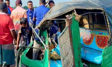 মানিকগঞ্জে সিএনজির সঙ্গে ট্রাকের সংঘর্ষ, নিহত ২