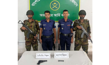 মাটি খুঁড়ে মিলল বিদেশি পিস্তল, ম্যাগাজিন