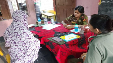 নাটোরে সেনাবাহিনীর বিনামূল্যে চিকিৎসা ও ঔষধ সেবা