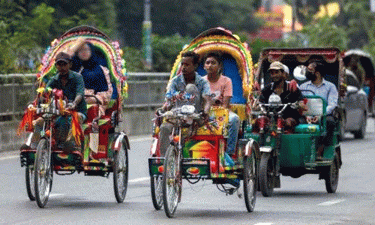 ব্যাটারি রিকশার দখলে ঢাকা