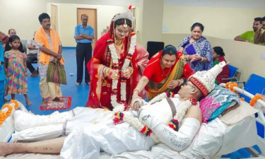 মানিকগঞ্জের আফরোজা বেগম জেনারেল হাসপাতালে বিয়ে, দুঃসময়ে পাশে থাকতে চান কনে