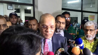 আমাদের সব বিভেদের ওপরে উঠতে হবে
