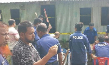 বরগুনায় নিজ ঘরে স্বামী-স্ত্রীর ঝুলন্ত মরদেহ, দুই শিশুকে জীবিত উদ্ধার