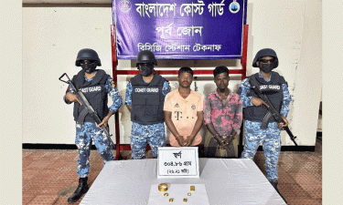 টেকনাফে ৪৬ লাখ টাকার স্বর্ণসহ ২ পাচারকারী আটক