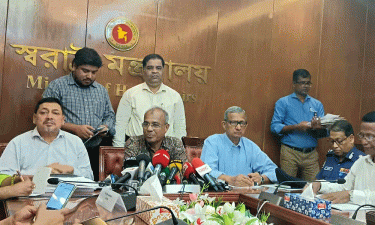 শান্তিপূর্ণভাবে দুর্গাপূজা উদযাপনের আশ্বাস স্বরাষ্ট্র উপদেষ্টার
