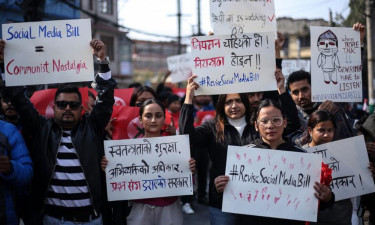 সোশ্যাল মিডিয়ার ওপর নিষেধাজ্ঞা তুলতে রাজি নন নেপালের প্রধানমন্ত্রী