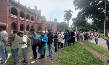 দায়িত্বপ্রাপ্ত এক পোলিং অফিসারকে অব্যাহতি