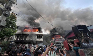 নেপালে বসবাসরত বাংলাদেশিদের বাইরে বের না হওয়ার নির্দেশ