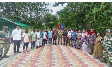 অনুপ্রবেশকারী ১২ জন বাংলাদেশিকে হস্তান্তর করল বিএসএফ