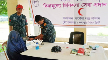 সেন্টমার্টিন দ্বীপে বিনামূল্যে নৌবাহিনীর চিকিৎসা সেবা প্রদান