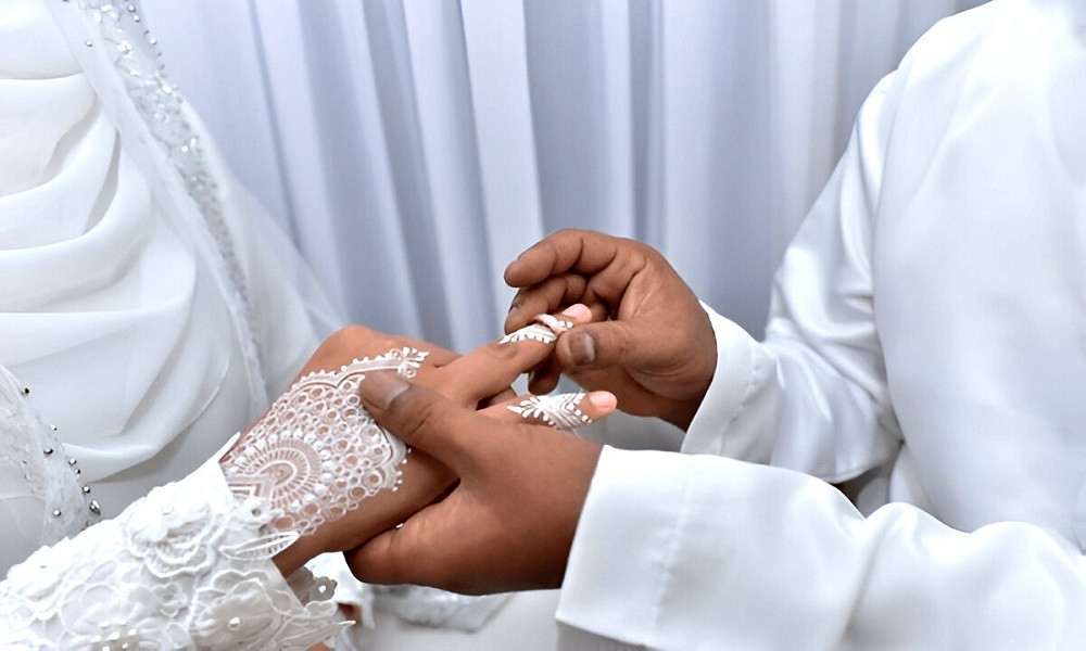 কোনো মেয়েকে বোন ডাকার পর বিয়ে করা