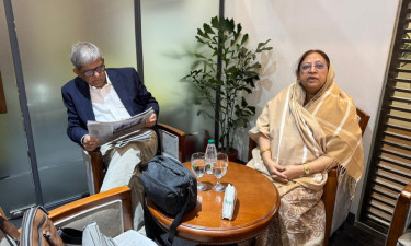 চিকিৎসার জন্য সহধর্মিণীকে নিয়ে সিঙ্গাপুর গেলেন মির্জা ফখরুল