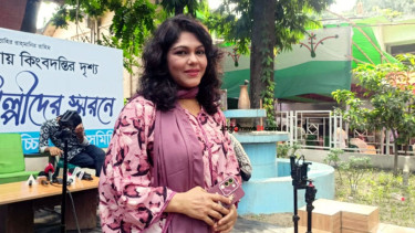 খোলামেলা পোশাকে অভিনয় নিয়ে নায়িকাদের ধুয়ে দিলেন নাসরিন