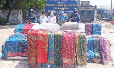 নারায়ণগঞ্জে বিপুল পরিমাণ ভারতীয় শাড়ি জব্দ