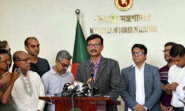 রাশিয়া–ইউক্রেন বাফার জোনে শান্তিরক্ষায় আগ্রহী বাংলাদেশ: পররাষ্ট্র উপদেষ্টা