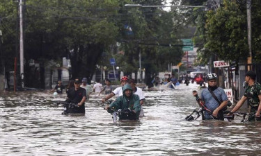 ইন্দোনেশিয়ায় আকস্মিক বন্যায় ১৫ জনের প্রাণহানি