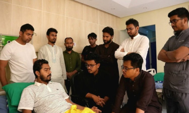 সাবেক ভিপি নুরকে দেখতে হাসপাতালে সাদিক কায়েম