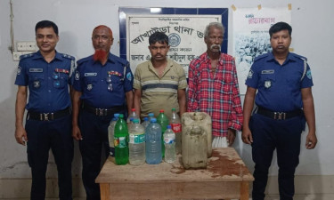 আখাউড়ায় চোলাই মদসহ গ্রেপ্তার ২