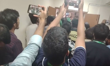 ‘আল্লাহু আকবার’ স্লোগানে প্রকম্পিত জাবির সিনেট ভবন