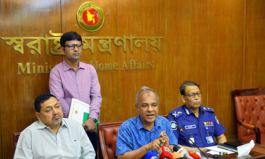 বিকালের মধ্যে ফরিদপুরের অবরোধ তুলে না নিলে আইনি ব্যবস্থা: স্বরাষ্ট্র উপদেষ্টা