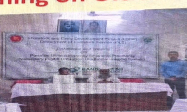 রংপুরে প্রাণিসম্পদ কর্মশালায় শেখ মুজিব-হাসিনার ছবি প্রদর্শন