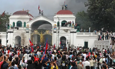 ভেঙে দেওয়া সংসদ পুনর্বহাল চায় নেপালের প্রধান দলগুলো, নেপথ্যে কি?