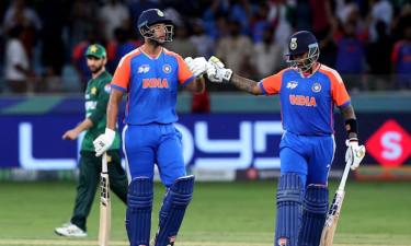 ভারত-পাকিস্তান ম্যাচ শেষে হাত না মেলানোয় ক্ষোভ পাকিস্তান কোচের