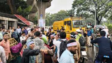যমুনা অভিমুখে শিক্ষকদের মিছিলে পুলিশের জলকামান-সাউন্ড গ্রেনেড