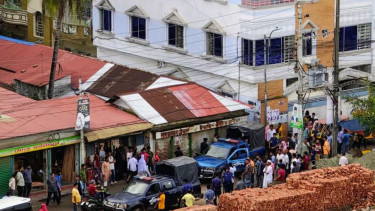 নারায়ণগঞ্জে ফ্ল্যাট থেকে ৪ বছরের শিশুসহ স্বামী–স্ত্রীর মরদেহ উদ্ধার