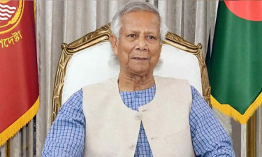 ঢাকেশ্বরী মন্দির পরিদর্শনে প্রধান উপদেষ্টা