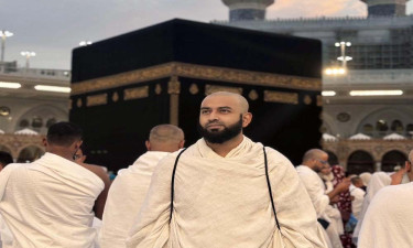 কাবাঘরের সামনে দাঁড়িয়ে কী দোয়া করলেন অভিনেতা তামিম মৃধা