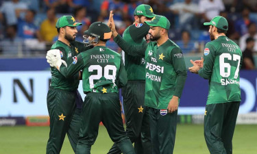 আমিরাতকে হারিয়ে শেষ চারে পাকিস্তান