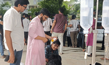 তিন দফা দাবি মেনে নিল প্রশাসন, অনশন ভাঙলেন জবি শিক্ষার্থীরা
