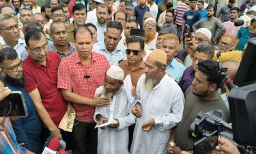 সাবগ্রামে অগ্নিকাণ্ডে নিঃস্ব তিন পরিবারকে সহায়তা দিলেন তারেক রহমান