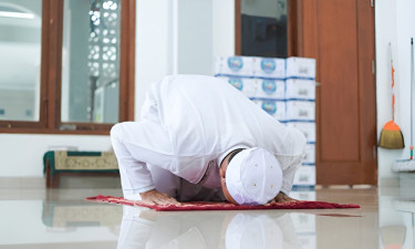 ইবাদতের মাধ্যমে একাকিত্ব উপভোগ