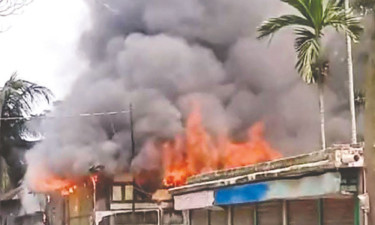 কুমিল্লায় মাইকে ঘোষণা দিয়ে ৪ মাজারে হামলা-অগ্নিসংযোগ