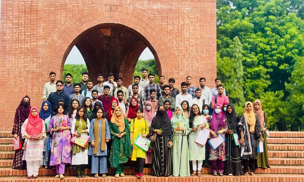 বিশ্ববিদ্যালয় জীবনের প্রথম দিনে নবীনদের উচ্ছ্বাস