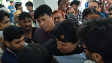 উত্তপ্ত রাবি ক্যাম্পাস, শিক্ষার্থীদের নিরাপত্তায় পুলিশ মোতায়েন