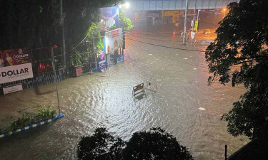 দুর্গাপূজার আগে প্রবল বৃষ্টিতে ডুবল কলকাতা, ৫ জনের মৃত্যু