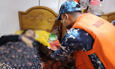 লঞ্চে গর্ভবতী মহিলাকে চিকিৎসা সহায়তা কোস্ট গার্ডের
