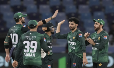শ্রীলঙ্কাকে হারিয়ে ফাইনালে ওঠার আশা বাঁচিয়ে রাখল পাকিস্তান