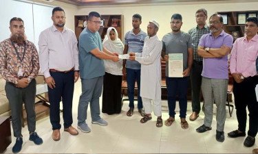এভারগ্রিন চেয়ারম্যানের পক্ষ থেকে নিহত হাবিবুরের পরিবারকে আরও ৫ লাখ টাকা প্রদান