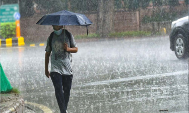 ভ্যাপসা গরমে ঢাকায় অস্বস্তি, সামান্য বৃষ্টির সম্ভাবনা
