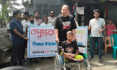 শিবচরে শুভসংঘের উদ্যোগে নগদ অর্থ ও হুইল চেয়ার বিতরণ