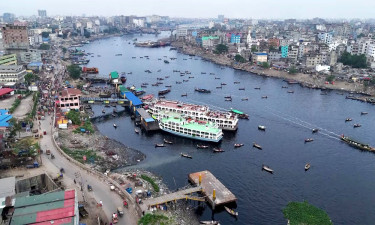 দূষণে দুর্দশা বুড়িগঙ্গার